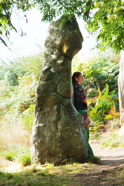25557 The Giants at Kerzerho, Morbihan